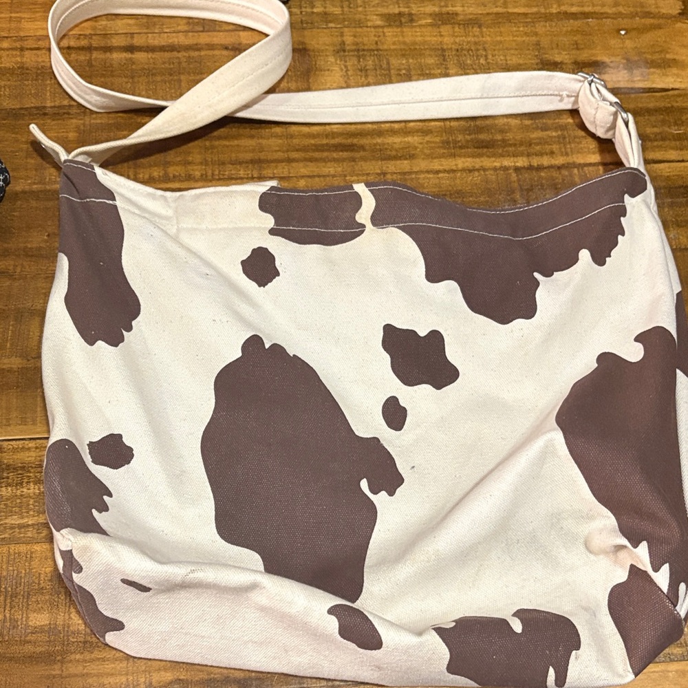 BAGGU Canvas Cow-Print Shoulder Bag in Cream and Brown